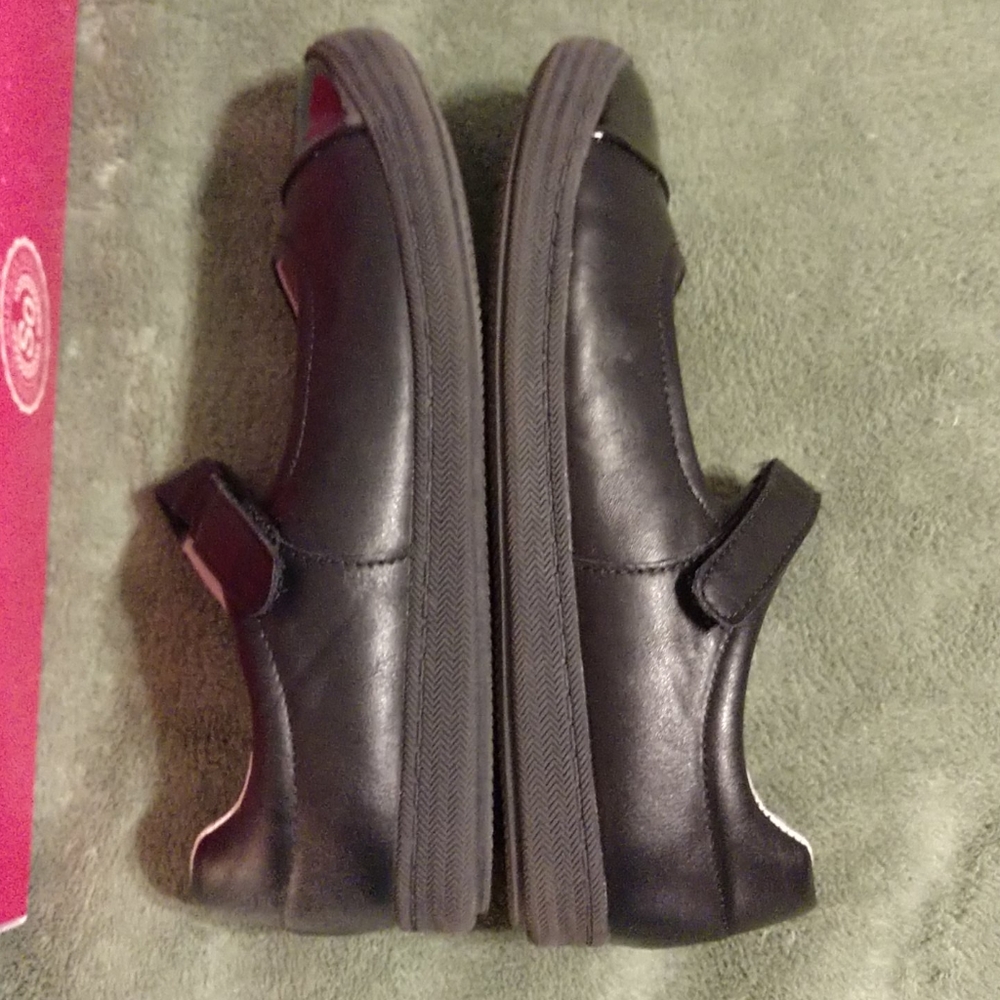 Shoes - Picture 5 of 5
